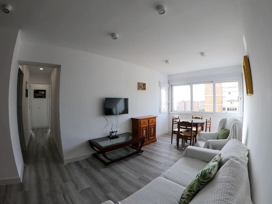 Roch - Stylish Apartment Near Metro เซบีญา ภายนอก รูปภาพ